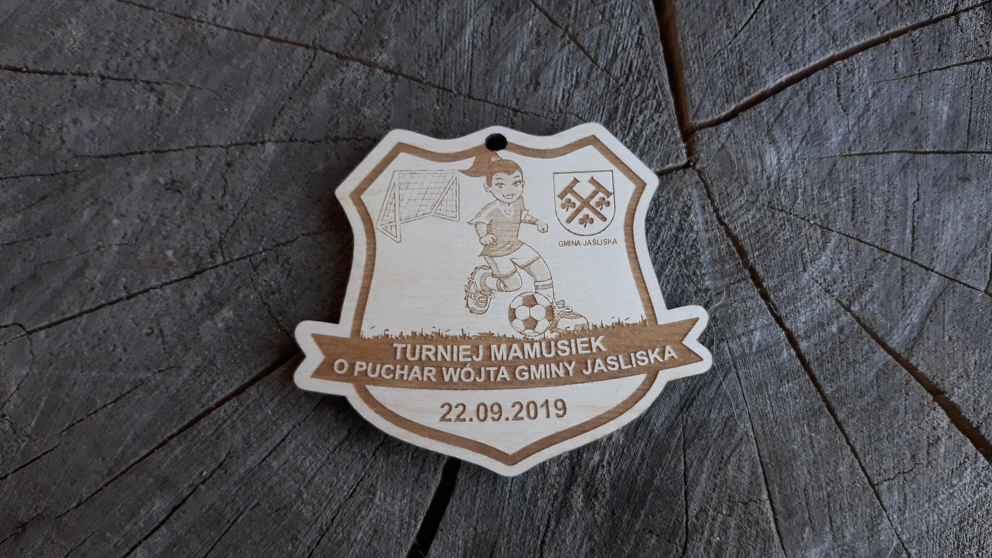 Drewniane medale na „Turniej Mamusiek”