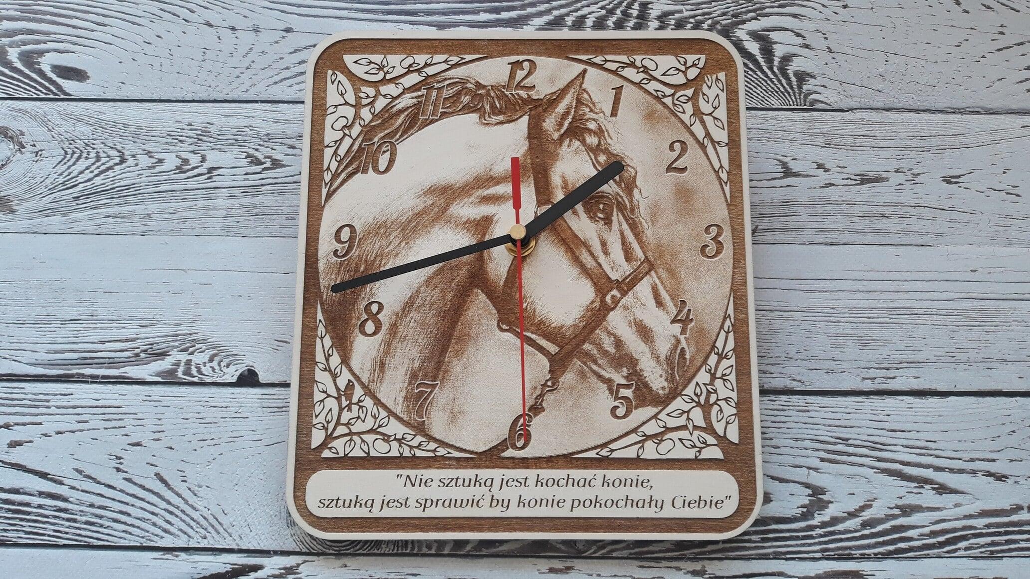 Drewniany zegar z koniem p.2