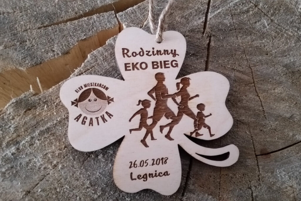 Rodzinny Eko Bieg drewniany medal w kształcie czterolistnej koniczyny Rodzinny Eko Bieg drewniany medal w kształcie czterolistnej koniczyny