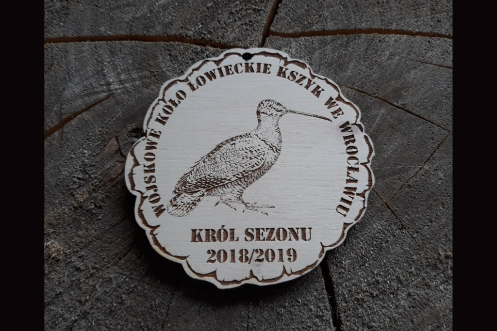 Personalizowane medale drewniane dla kół łowieckich – Król Sezonu, grawerowana pamiątka myśliwska.