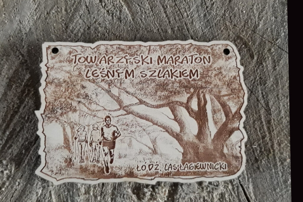 Towarzyski Maraton Leśnym Szlakiem – i drewniany medal w stylu leśnym
