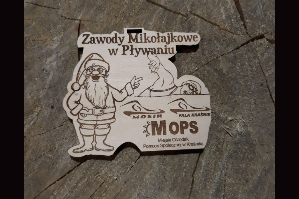 Medale drewniane pływanie – Mikołajkowe zawody pływackie, personalizowane trofea z grawerem dla dzieci.