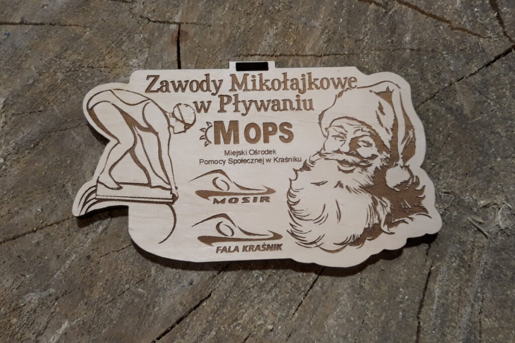 Medale drewniane pływanie – Mikołajkowe zawody pływackie, personalizowane trofea z grawerem dla dzieci.