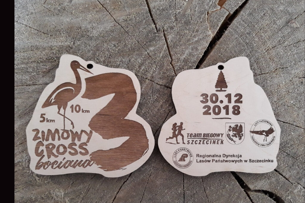 Drewniany medal dwustronny na 3 Zimowy Cross Bociana