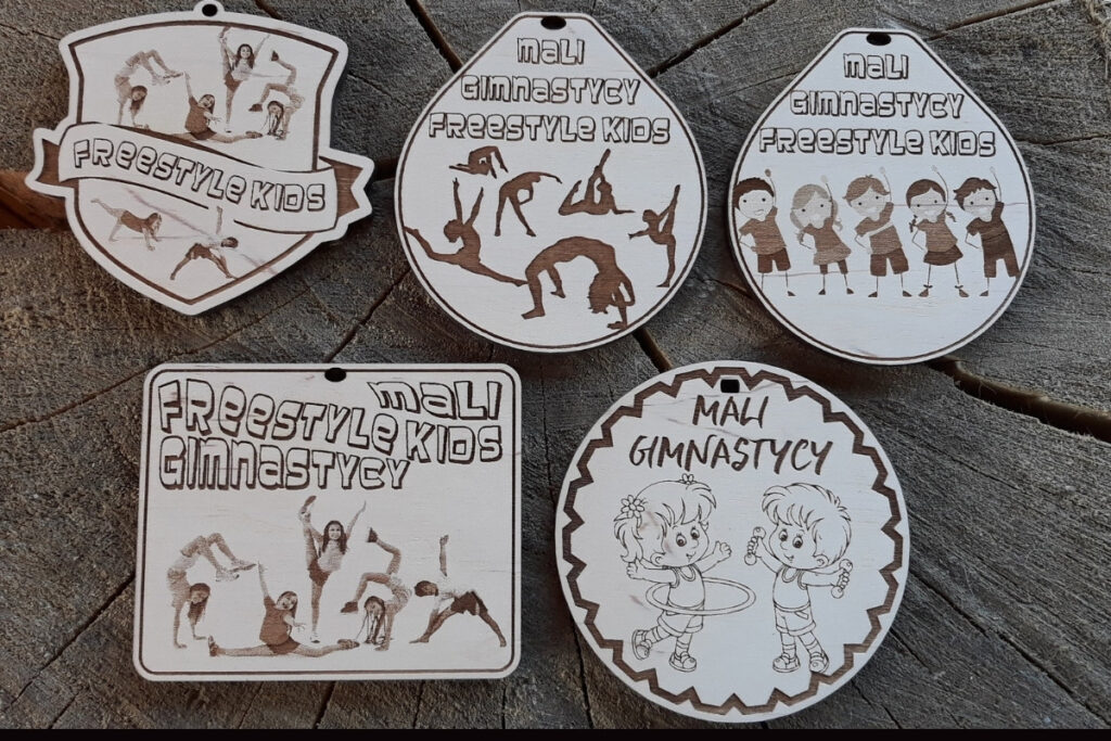 5 propozycji - każda inna -drewnianych medali dla dzieci Mali Gimnastycy Freestyle Kids z grawerem gimnastyka.