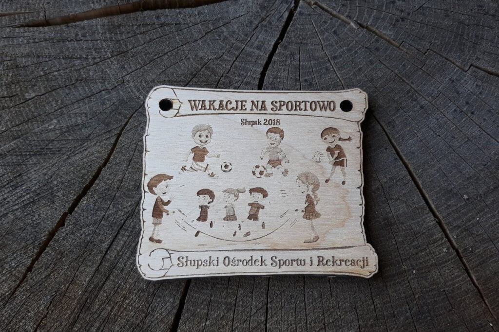 Wakacje na sportowe – drewniane medale dla Słupskiego Ośrodka Sportu i Rekreacji. Wakacje na sportowe – drewniane medale dla Słupskiego Ośrodka Sportu i Rekreacji.