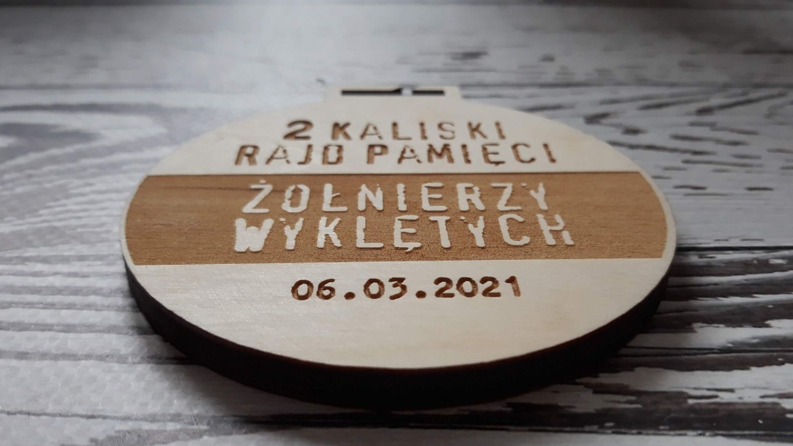 Rajd Pamięci Żołnierzy Wyklętych – drewniany okrągły medal