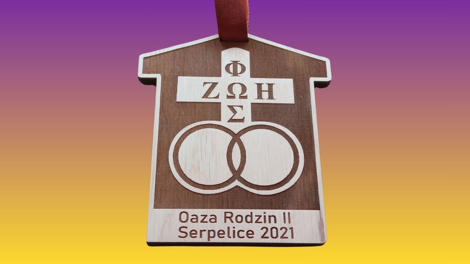 Drewniany medal z okazji Oazy Rodzin