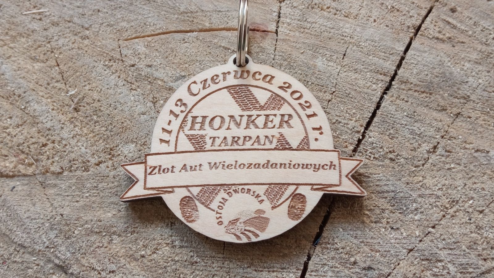 Drewniany medal na zlot aut wielozadaniowych