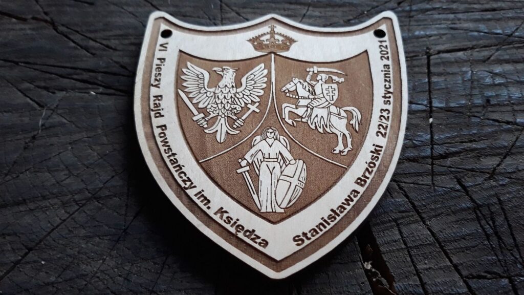 Pieszy Rajd Powstańczy. Drewniane medale na Patriotyczny Rajd Pieszy Rajd Powstańczy. Drewniane medale na Patriotyczny Rajd