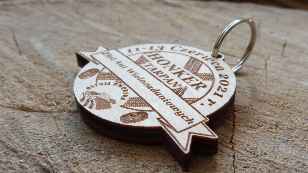 Drewniane breloczki z kółkiem do zaczepienia