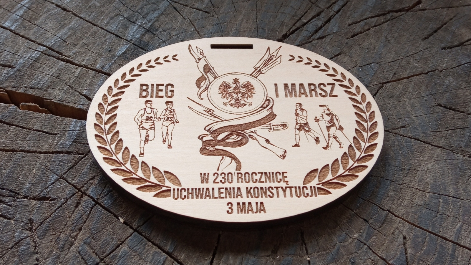 Owalny drewniany medal na 230 Rocznicę Uchwalenia Konstytucji 3 Maja