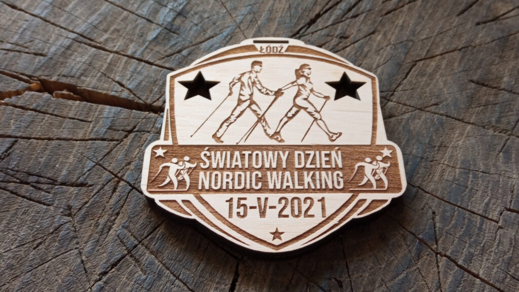 Drewniane medale na Światowy Dzień Nordic Walking w Łodzi