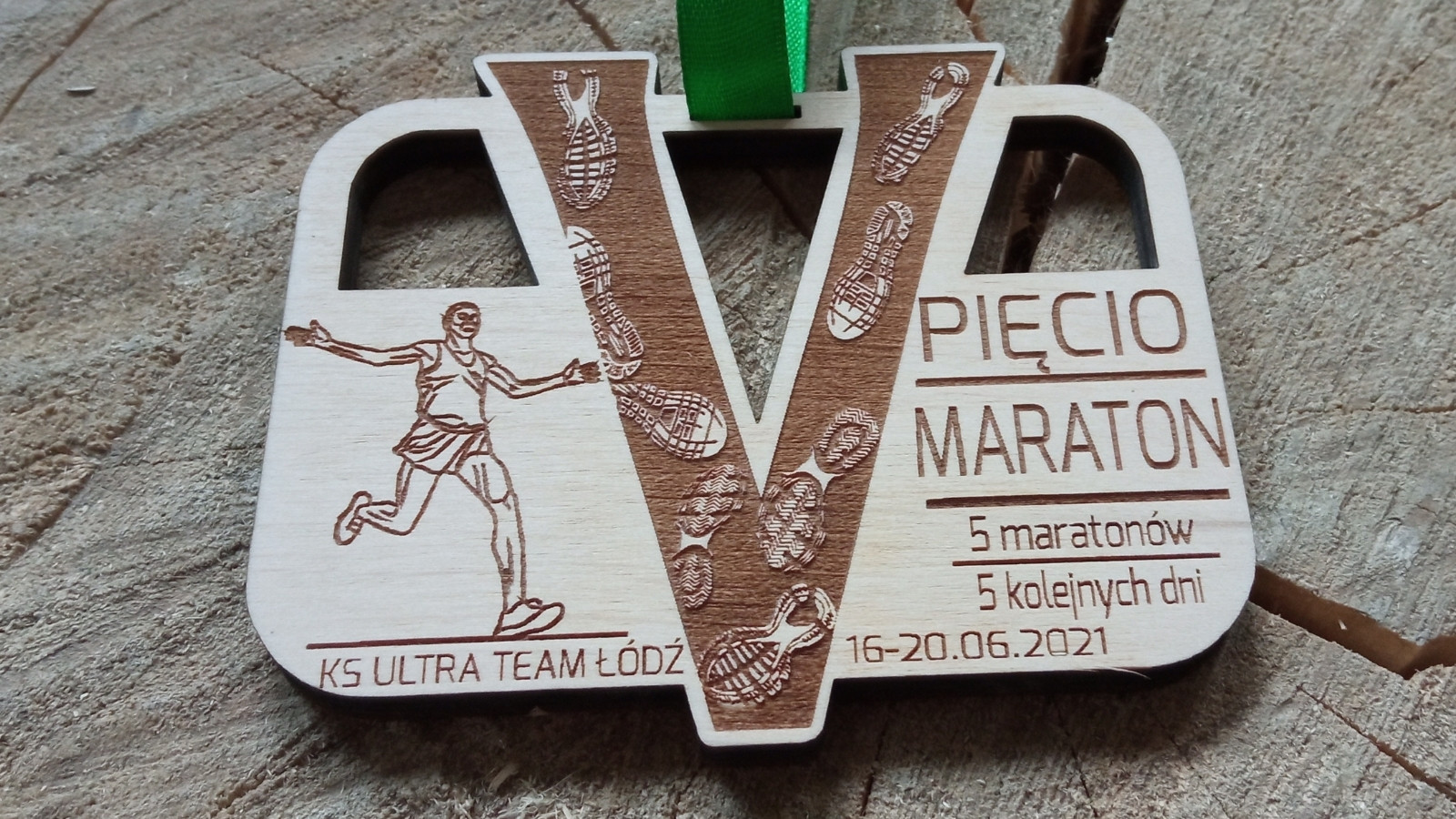 V Maraton. 5 dni, 5 maratonów – drewniany medal.