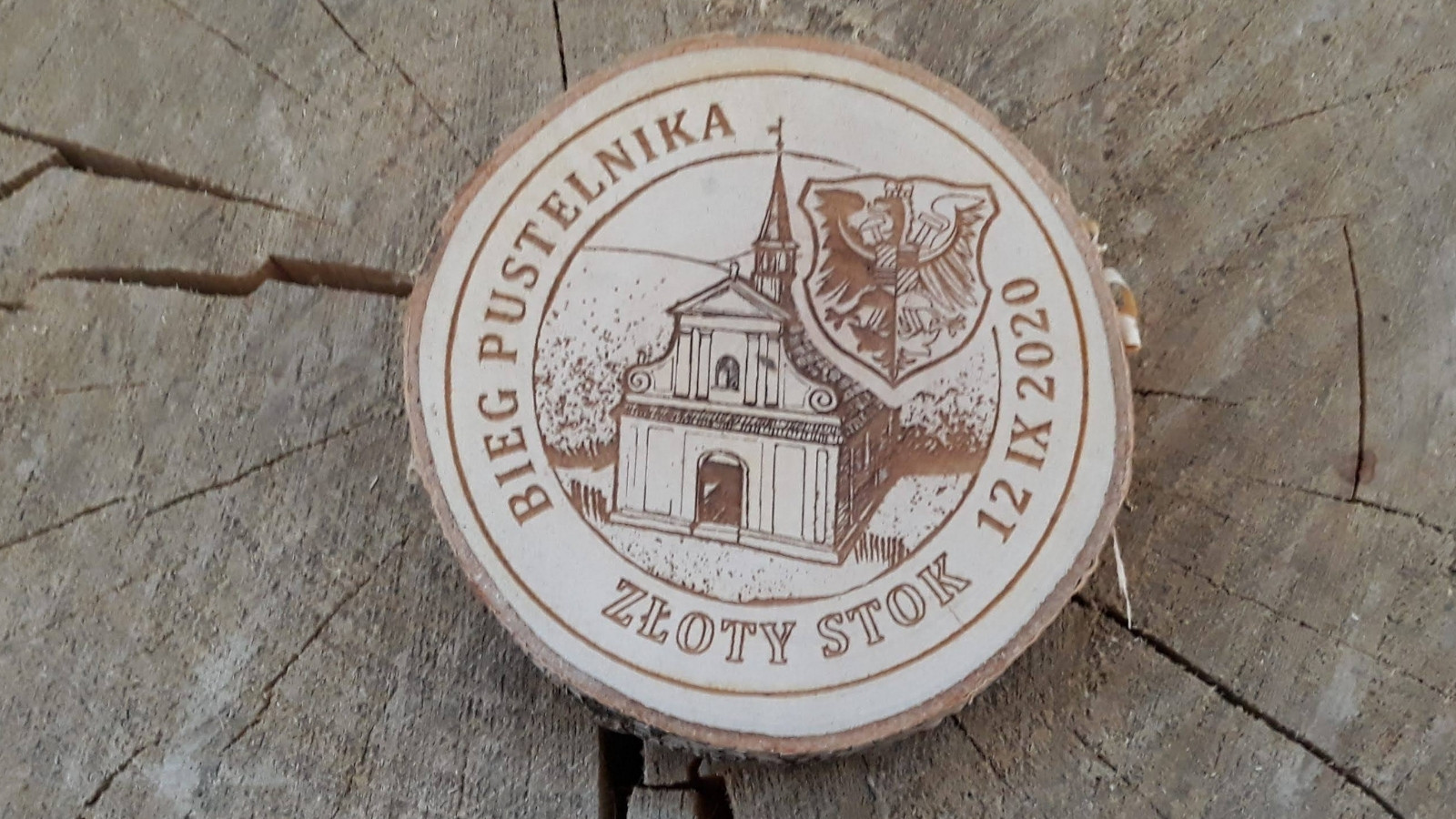Bieg Pustelnika w Złotym Stoku – drewniany medal na plastrze brzozy