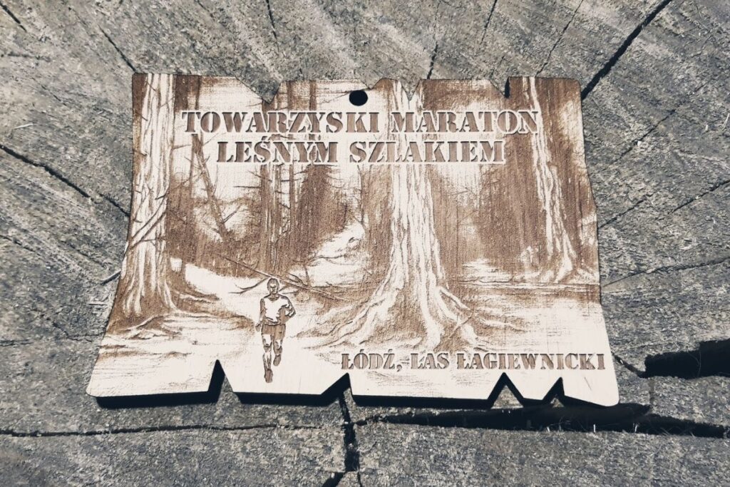 Projekt drewnianego medalu na Towarzyski Maraton Leśnym Szlakiem