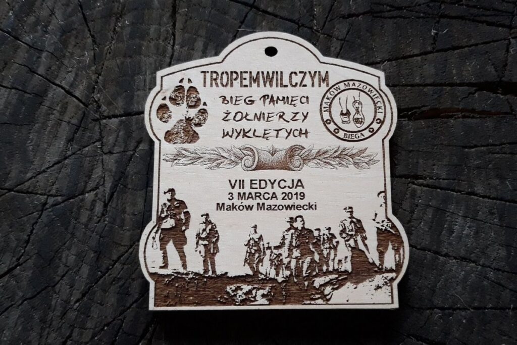 Propozycja drewnianego medalu na Bieg Tropem Wilczym w Makowie Mazowieckim Propozycja drewnianego medalu na Bieg Tropem Wilczym w Makowie Mazowieckim