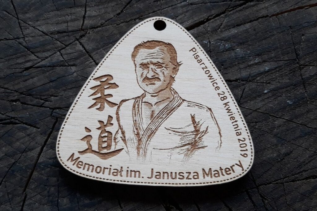 Drewniany medal na Memoriał Drewniany medal na Memoriał