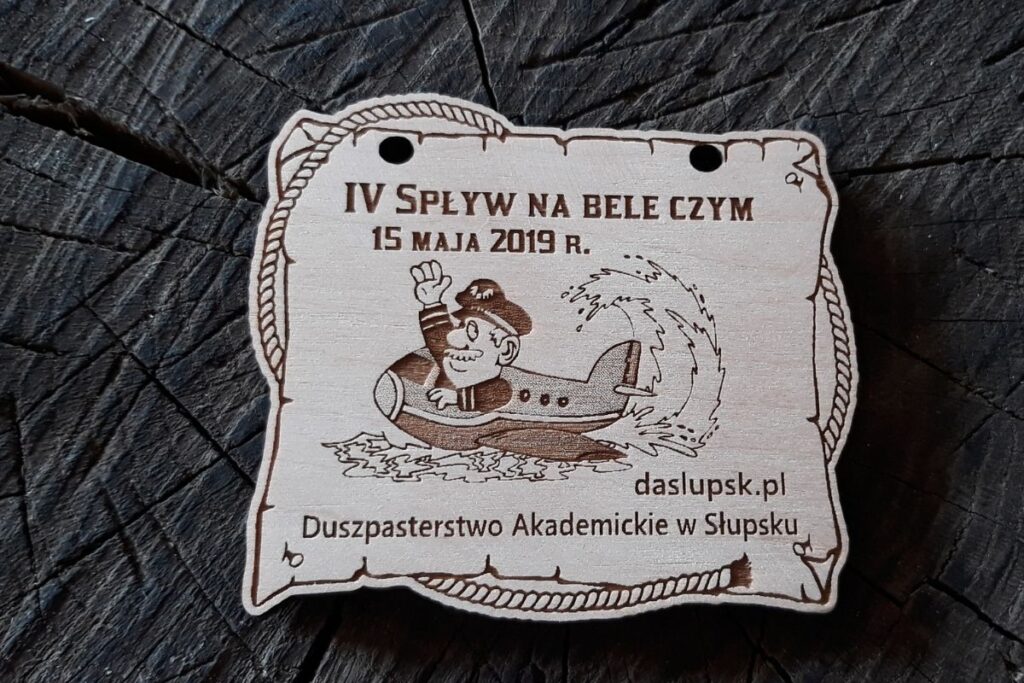 No to płyniemy na bele czym! Drewniany, humorystyczny medal na Spływ na Bele Czym No to płyniemy na bele czym! Drewniany, humorystyczny medal na Spływ na Bele Czym