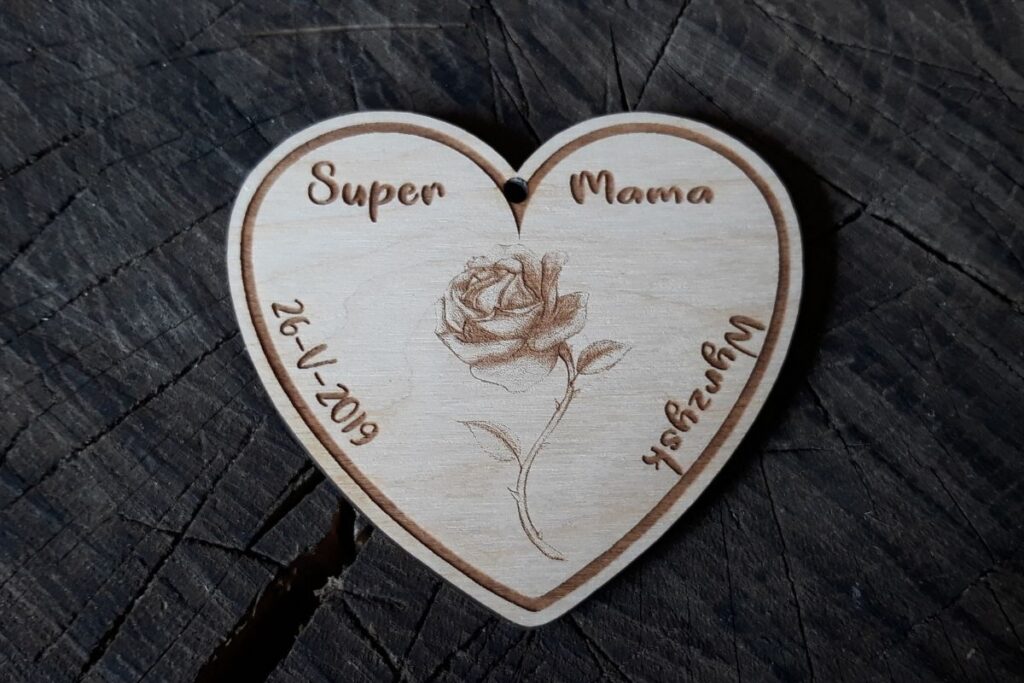 Super Mama – drewniane serce z różą dla Najlepszej Mamy na świecie