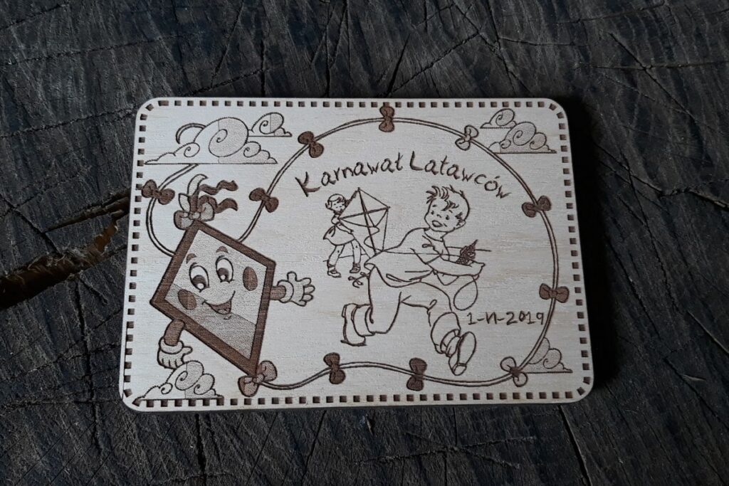 Karnawał Latawców – medal prostokątny z grafiką dzieci puszczających latawiec