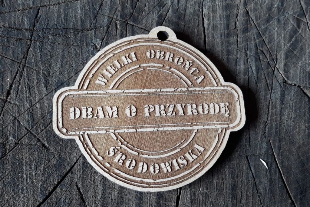 Wielki Obrońca Środowiska – drewniany medal – Dbam o Przyrodę