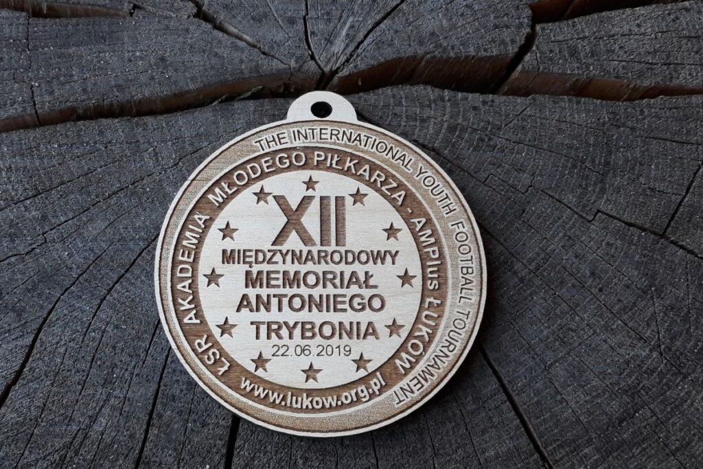 Drewniany medal na XII Międzynarodowy Memoriał Antoniego Trybonia