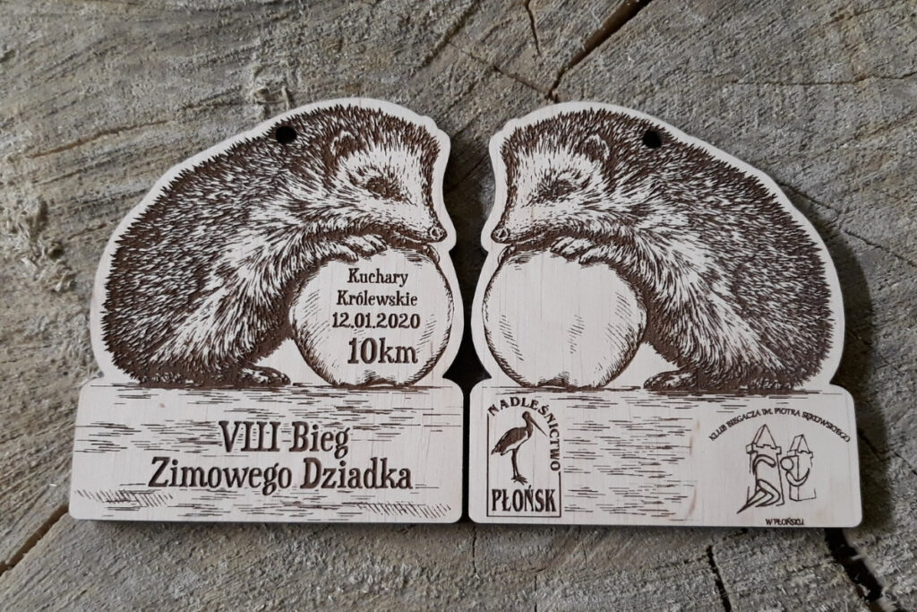 Drewniany medal w kształcie jeża