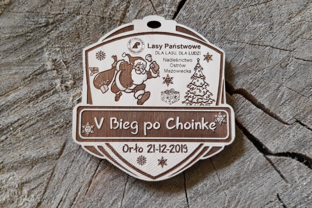 Drewniane medale na V Bieg po Choinkę