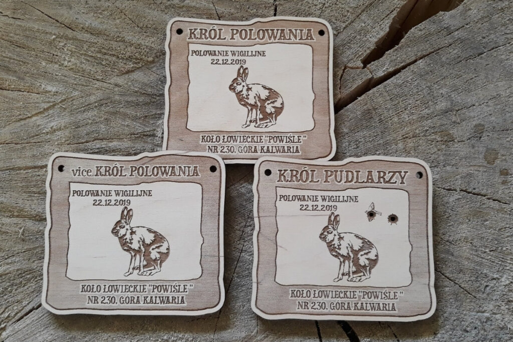 Drewniane medale myśliwskie z zającem dla króla Polowania, Vicekróla Polowania i Króla Pudlarzy Drewniane medale myśliwskie z zającem dla króla Polowania, Vicekróla Polowania i Króla Pudlarzy