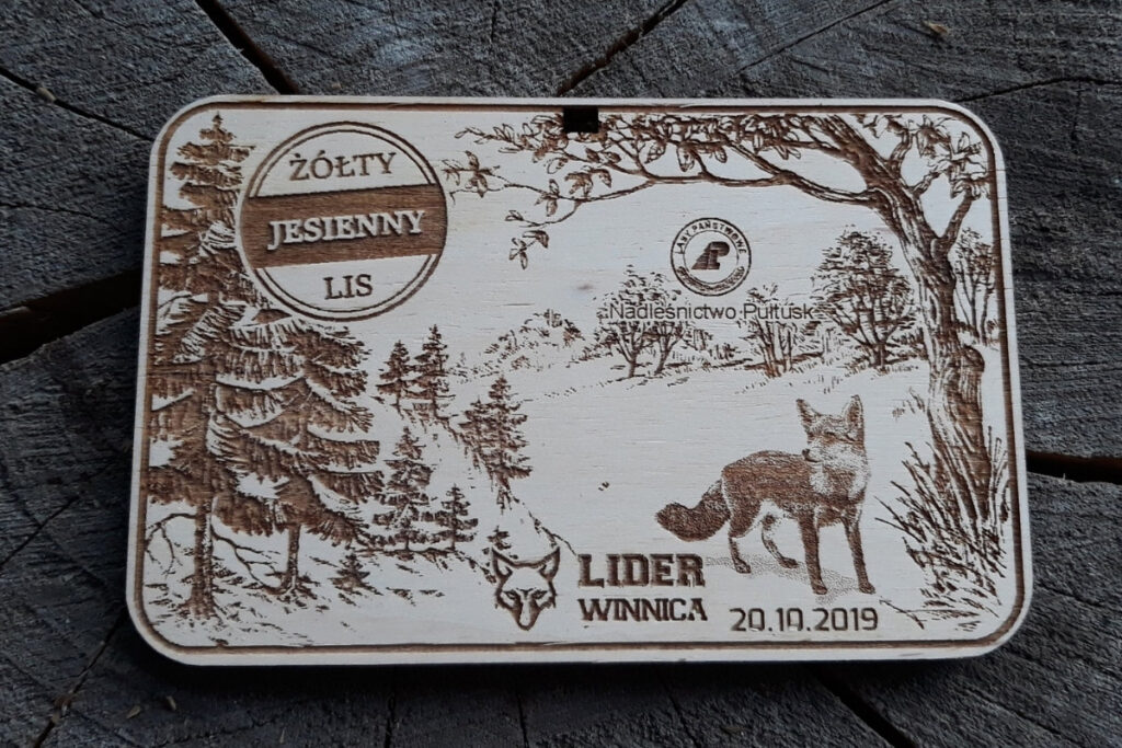 Medal na bieg jesienny z lisem, drewniane trofeum leśne, pamiątka Bieg Jesienny Lis, eko medal z grawerem zwierząt, medal brzozowy dla biegaczy.