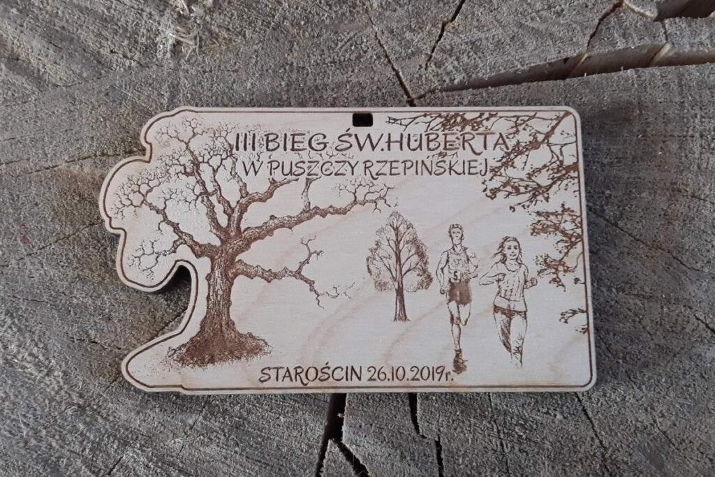 Drewniany medal w stylu leśnym na III Bieg Św. Huberta w Puszczy Rzepińskiej
