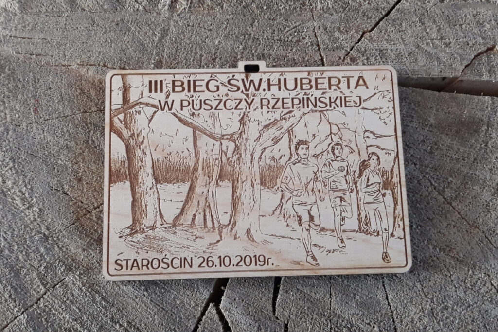 Medal na Bieg św. Huberta, drewniane trofeum leśne, pamiątka z Puszczy Rzepińskiej, eko medal.