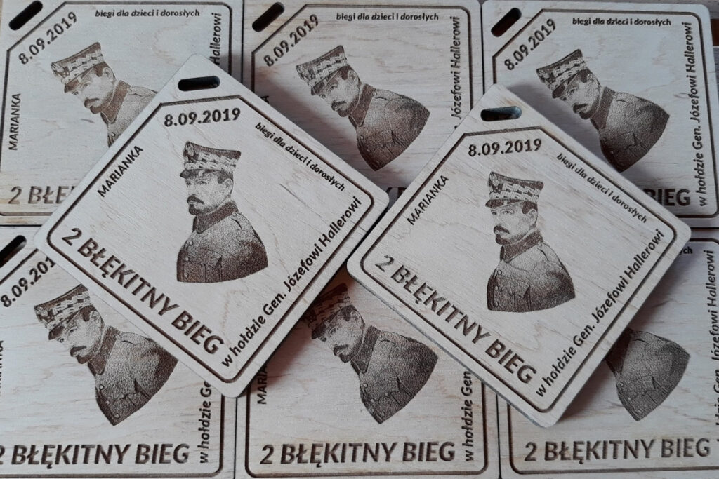 Drewniany medal na 2. Błękitny Bieg z zdjeciem Gen. Józefa Hallera