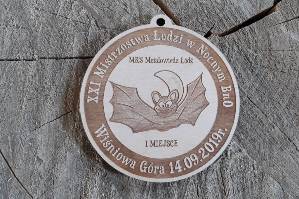 XXI Mistrzostwa Łodzi w Nocnym BnO – drewniane medale z nietoperzem