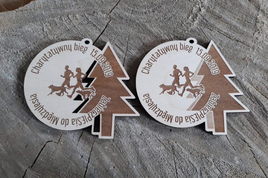 Medal dla psiarzy z drewna, trofeum charytatywne bieg z psem, eko medal psia łapa, pamiątka z dogtrekkingu, grawerowany medal drewniany dla wolontariuszy.”
