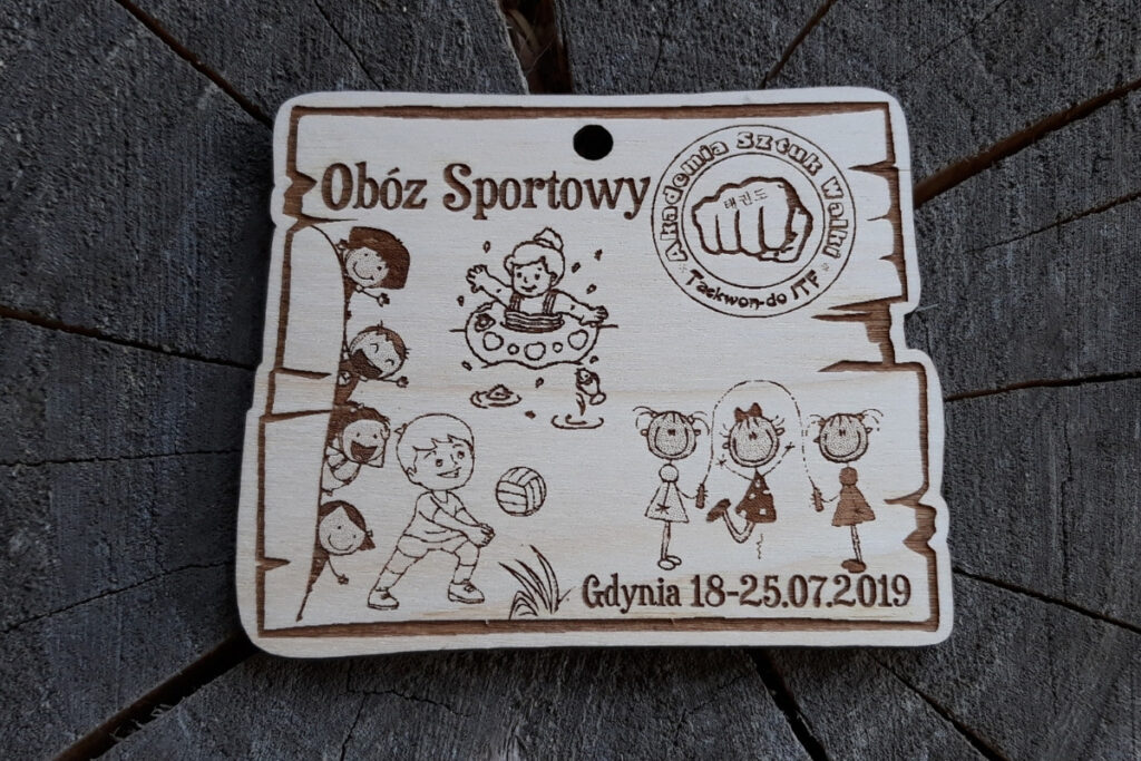 Obóz  sportowy dla Dzieci – drewniane medale
