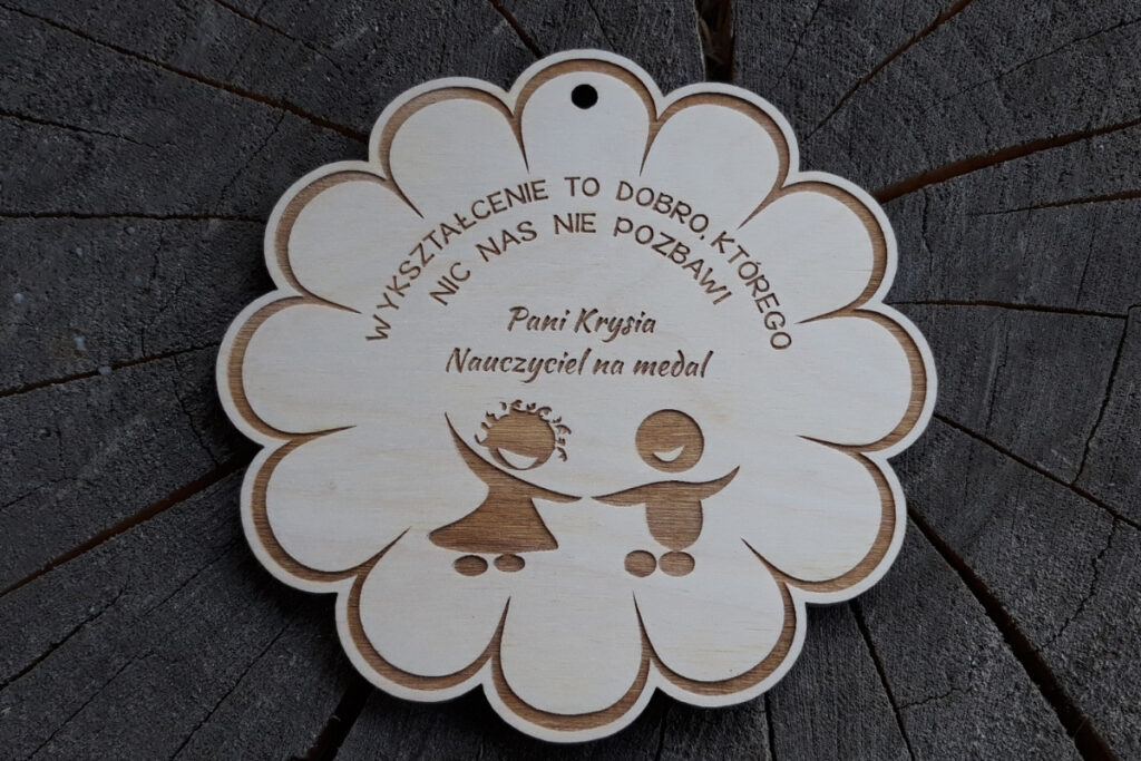 Medal dla nauczyciela z drewna, personalizowany prezent dla wychowawcy, eko podziękowanie dla nauczycielki.