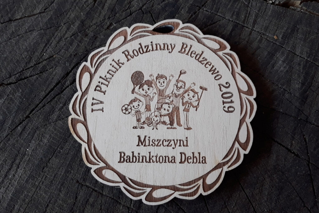 Piknik Rodzinny – „Miszczyni Babinktona Debla” – drewniany medal z humorem