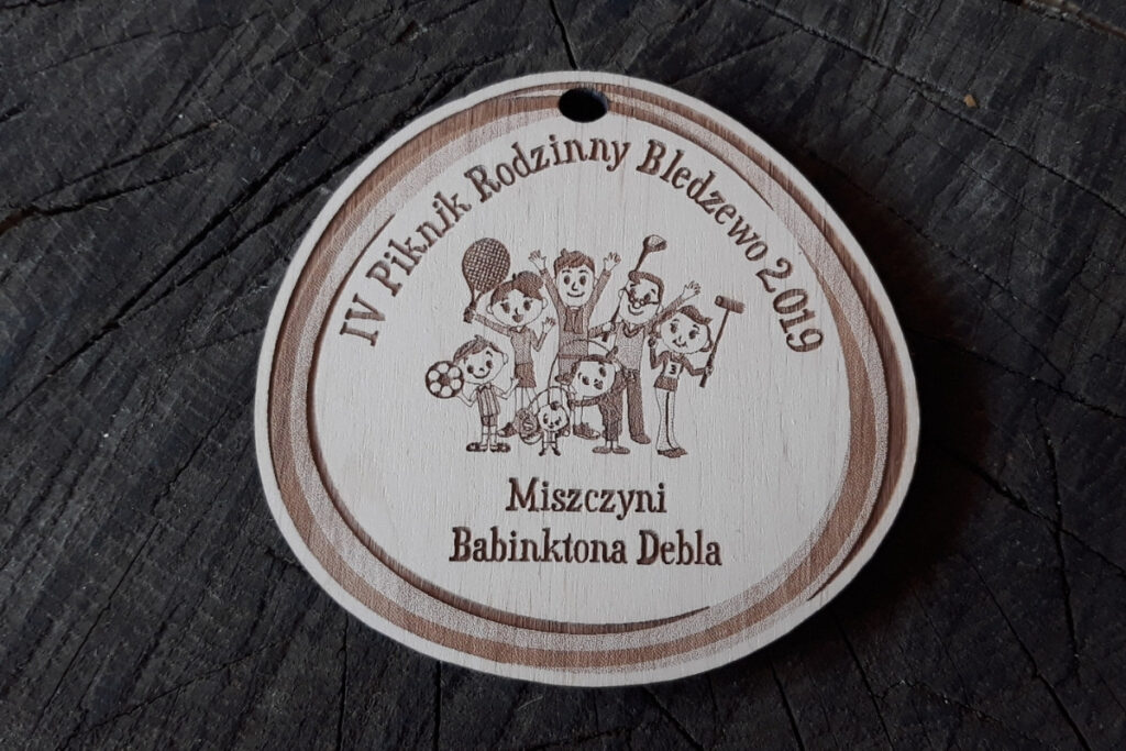 Medal na piknik rodzinny, drewniane trofeum dla dzieci i dorosłych.