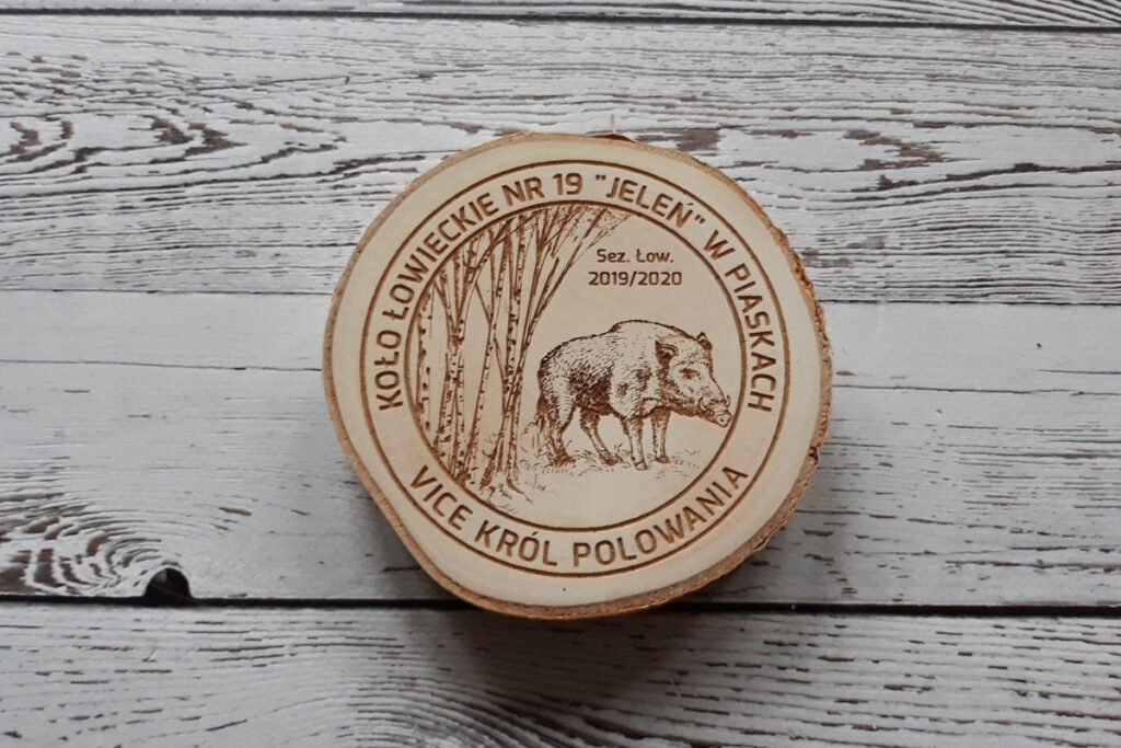 Drewniany medal dla Vice Króla Polowania dla Koła Łowieckiego. Medal na plastrze brzozy.