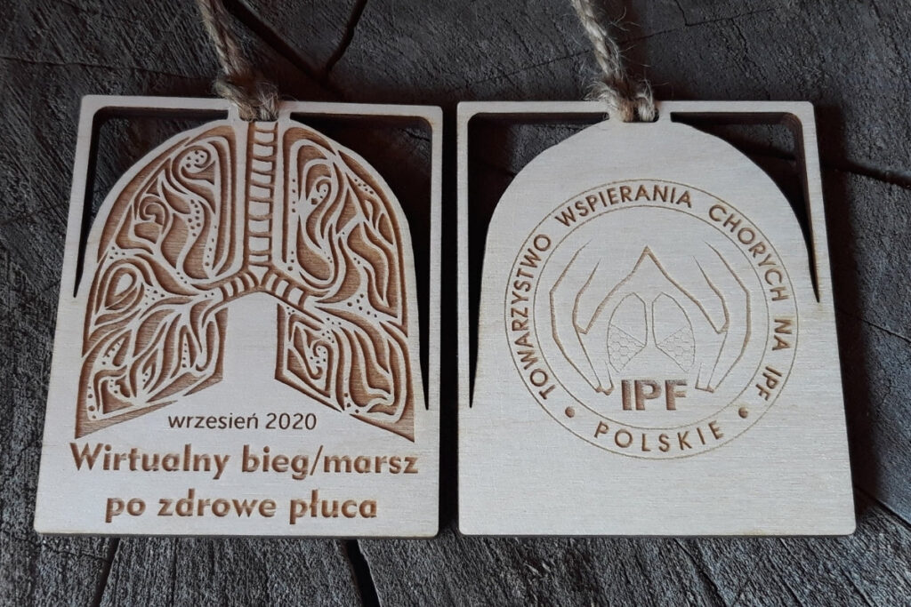 Wirtualny Bieg i Marsz po zdrowe płuca – drewniany, ażurowy medal dwustronny z grawerem płuc Wirtualny Bieg i Marsz po zdrowe płuca – drewniany, ażurowy medal dwustronny z grawerem płuc